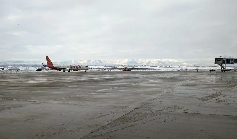 Five flights cancelled at Srinagar Airport as disruptions persist