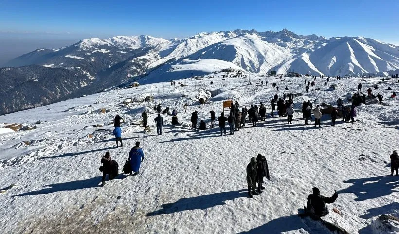 Sub-zero temperatures grip Kashmir, Gulmarg coldest at minus 8.6°C