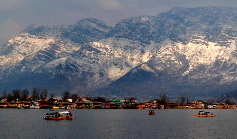 No restrictions on construction around Dal, Nigeen, Khushalsar lakes: J&K Govt