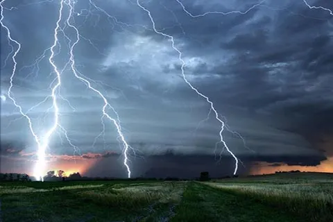 21 killed as suspected tornadoes hit Missouri, Kentucky in US