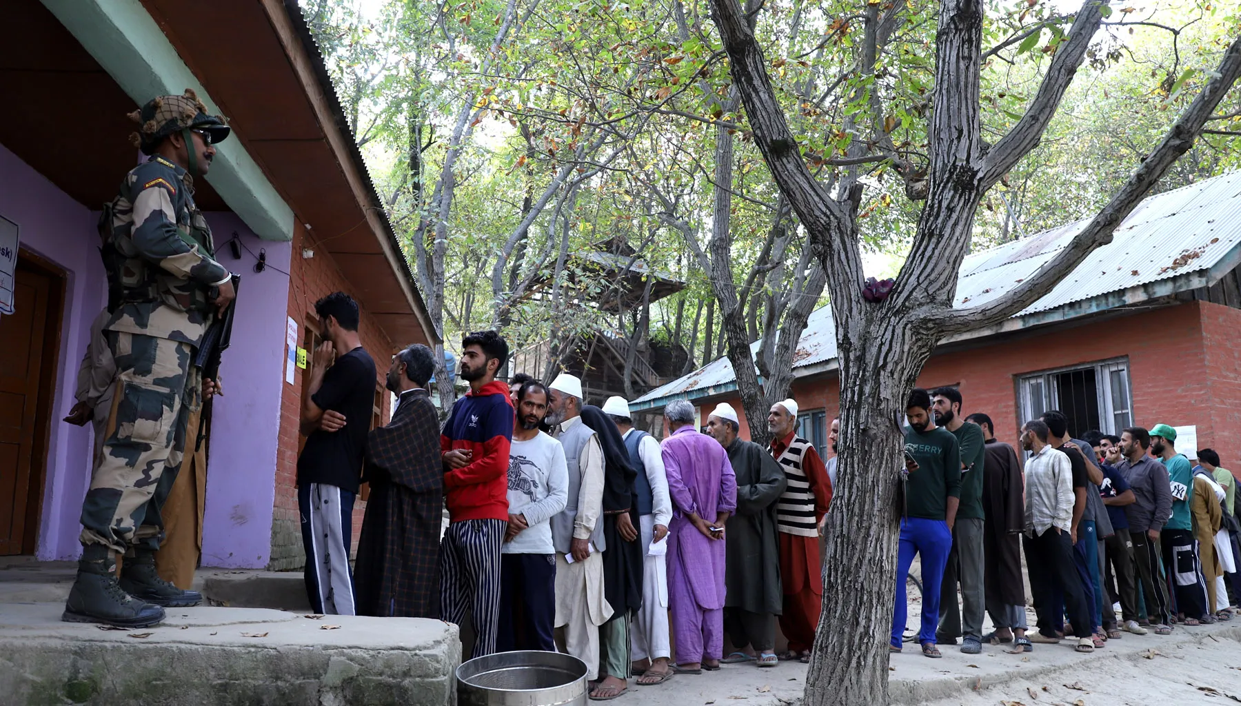 Budgam voters cast ballot for jobs, development - Greater Kashmir