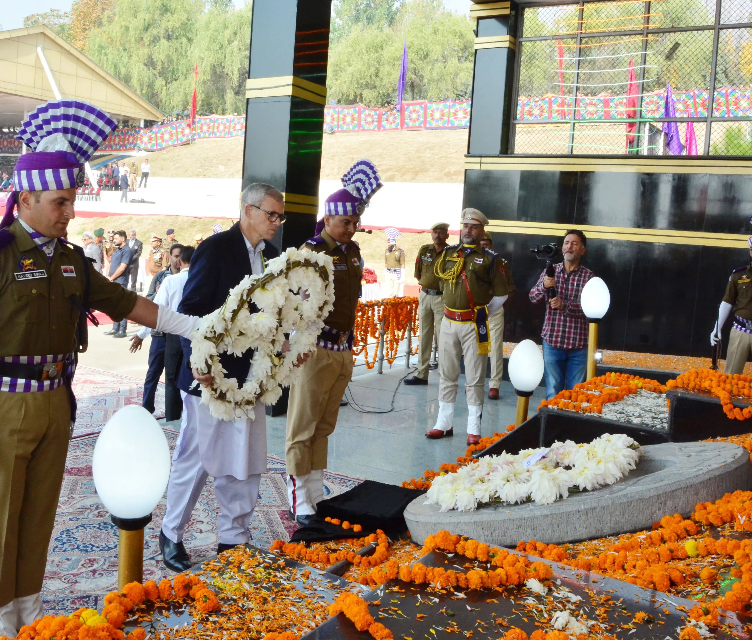 CM Omar pays tributes to slain cops on Police Commemoration Day at ...