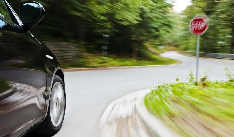 Underage, reckless driving poses risk of accidents in Srinagar