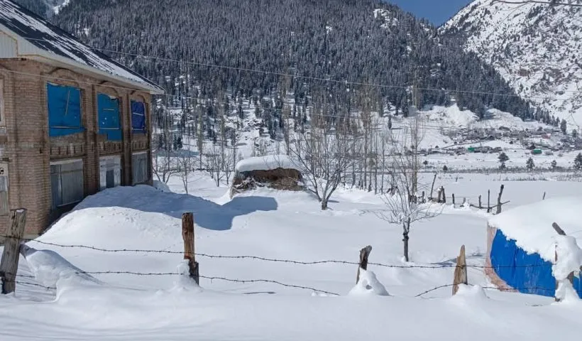 Heavy snowfall buries Warwan, Marwa valleys in Jammu and Kashmir 