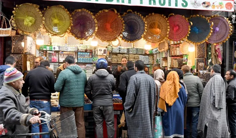 Kashmir markets reel under losses, shortages amid Jammu-Srinagar Highway closure