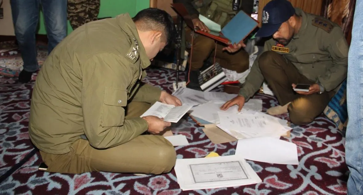 साइबर पुलिस ने श्रीनगर, गंदेरबल में कई स्थानों पर छापेमारी की