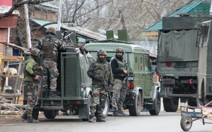 पहलगाम हत्याकांड के बाद कश्मीर में बड़े पैमाने पर कार्रवाई में घर ध्वस्त, सैकड़ों हिरासत में