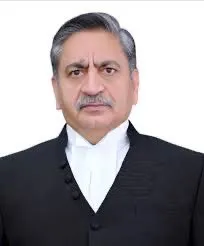 ہندوستان پر آج سے ٹرمپ کا جوابی ٹیرف نافذ، کئی اشیاء پر پڑ سکتا ہے اس کا اثر