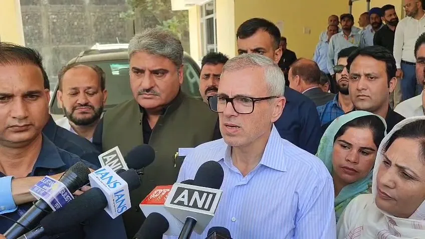 “उनके बयानों को महत्व नहीं देना चाहते”: उमर अब्दुल्ला ने पाक पीएम शहबाज शरीफ की टिप्पणी पर कहा