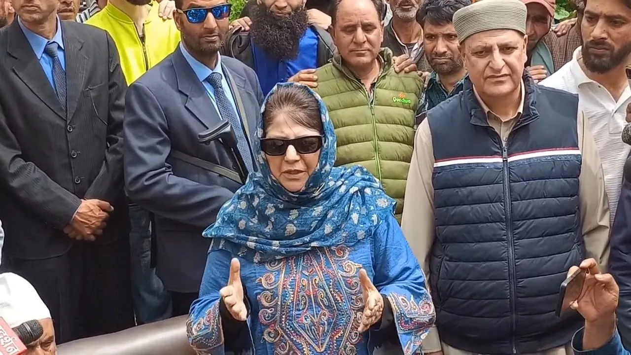 महबूबा ने केंद्र से कश्मीरियों के प्रति दया दिखाने का आग्रह किया