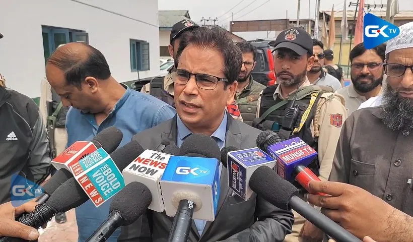 Tanvir Sadiq urged the Jammu and Kashmir Government to "immediately investigate" the matter.