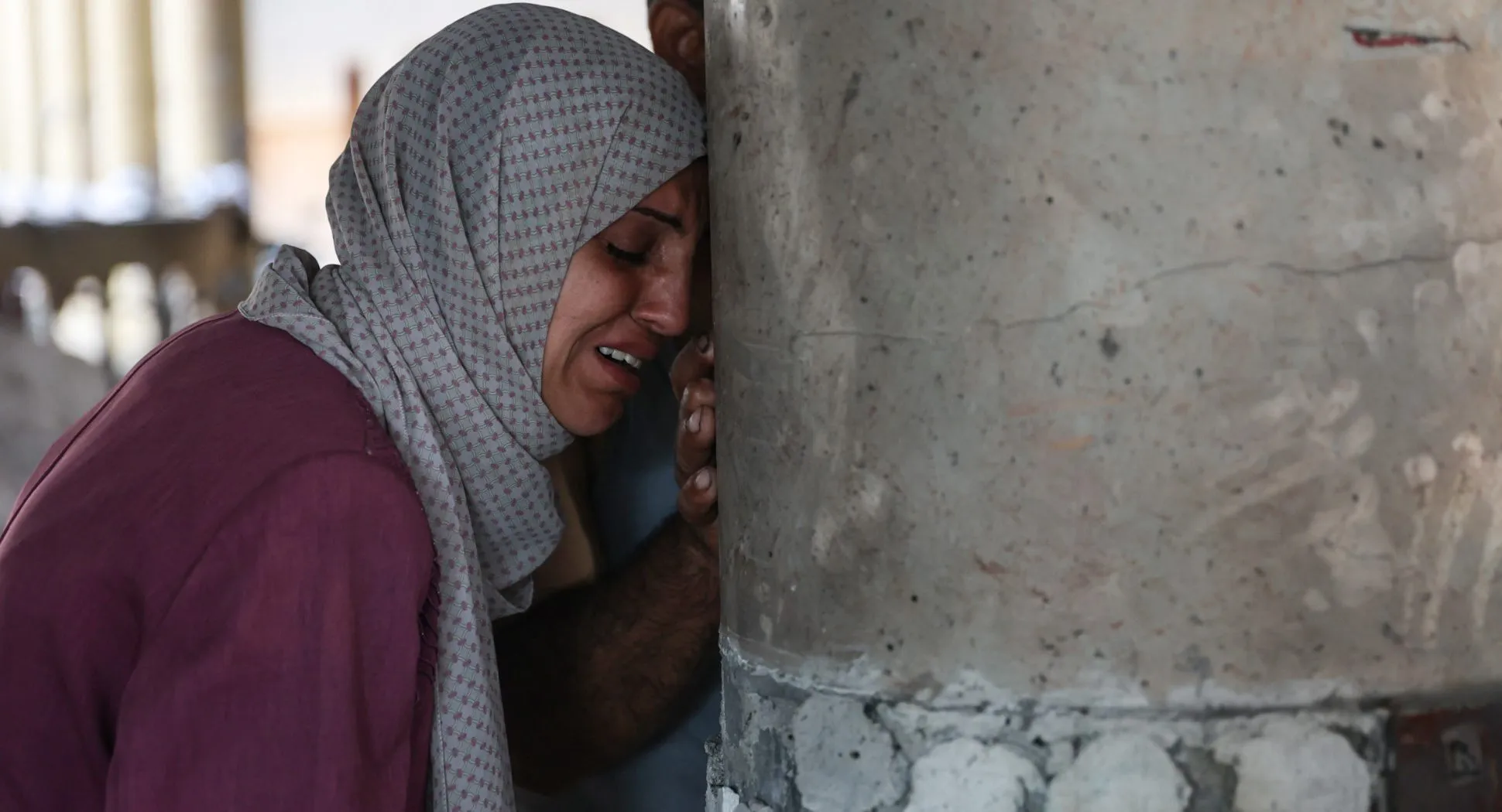 Palestinians paying high price to get scarce cash in Gaza