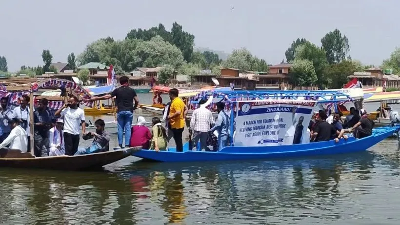 Apni Party organises Shikara rally at Dal Lake to revive J&K tourism