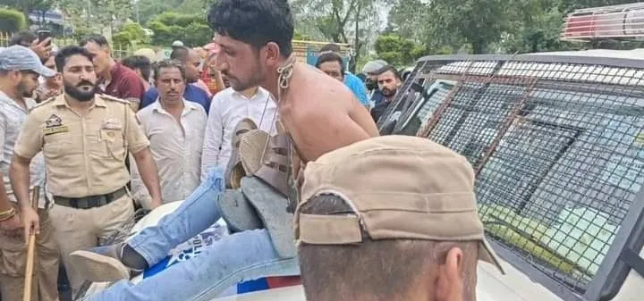 Thief paraded on streets with garland of shoes in Jammu