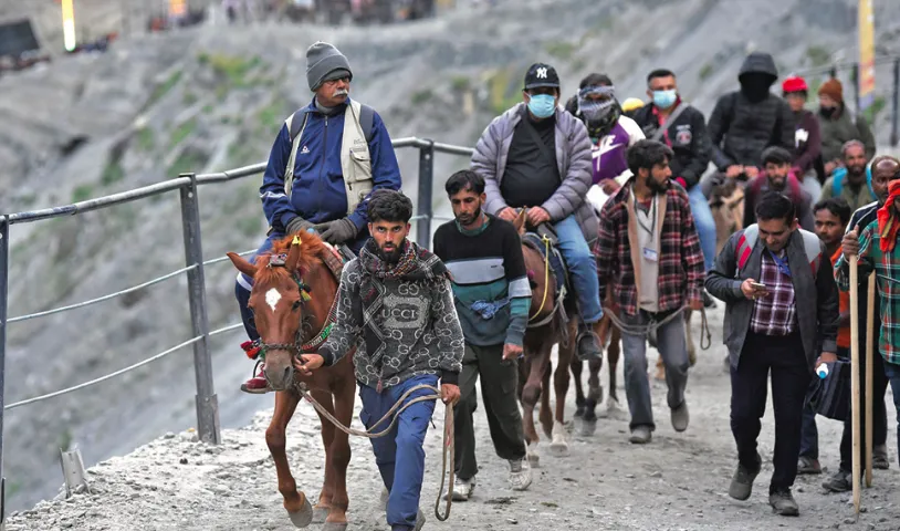Jammu: Another batch of over 4,000 pilgrims leaves for Amarnath shrine