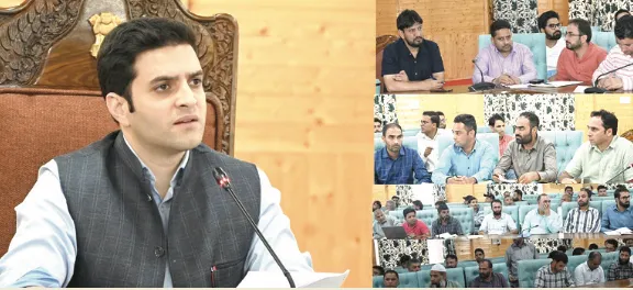 DC Kulgam holds review of Revenue Deptt functioning