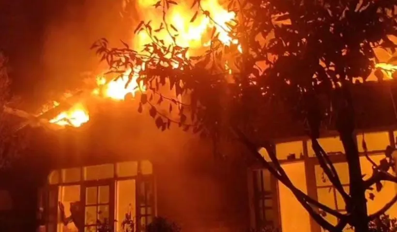 Late-night blaze destroys home of seven in central Kashmir’s Budgam