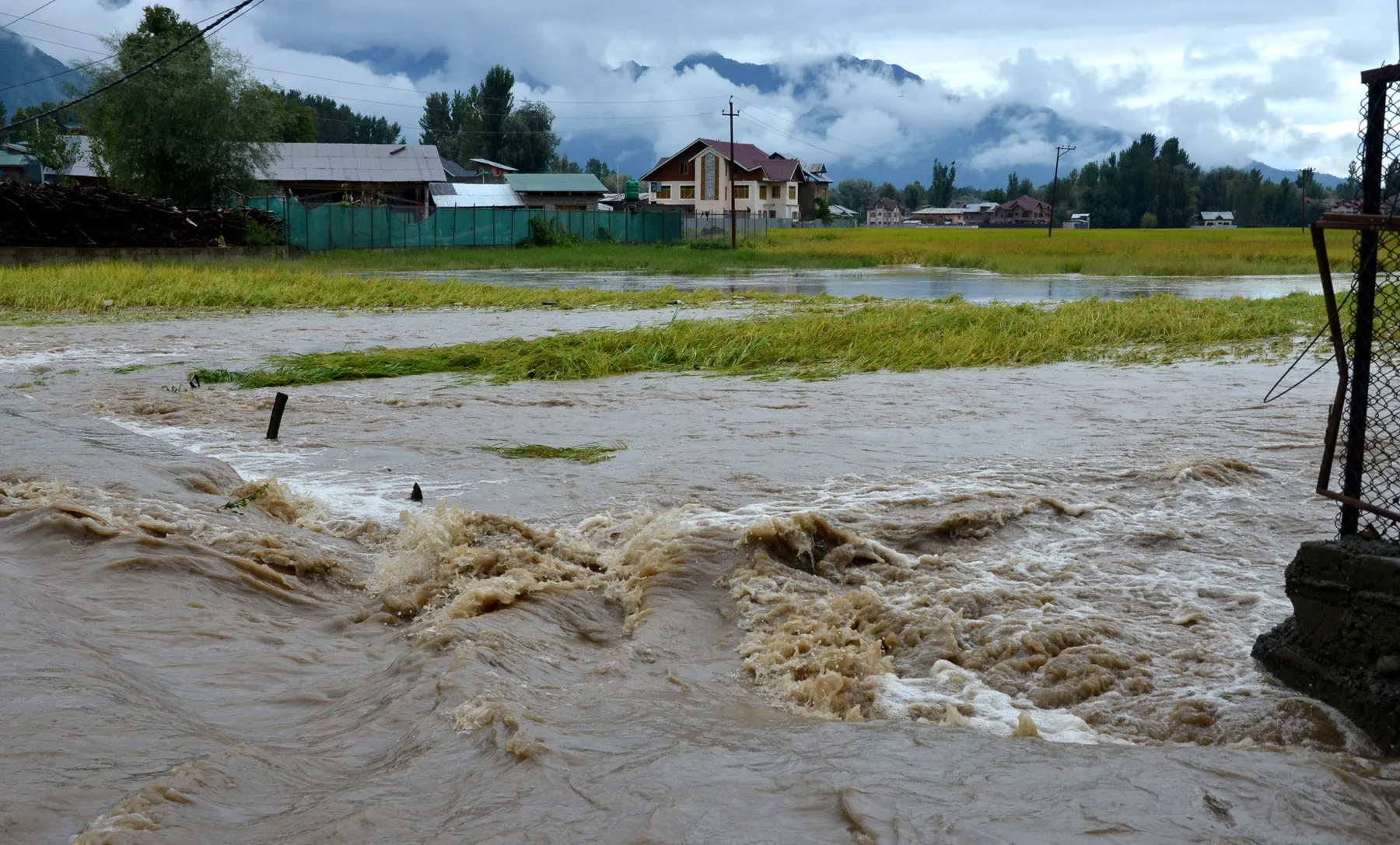 *Water Level Update - Kashmir* The water level of Jhelum is expected to recede at a very slow pace. At Sangam, it may take more than 6 - 7 hours for the water to drop below the Danger Mark. At Ram Munshi Bagh, the receding could take nearly a full day before levels fall below the Danger Mark. At Asham, water levels are likely to range between 13.60 and 13.90 ft. Regards: Kashmir Weather
