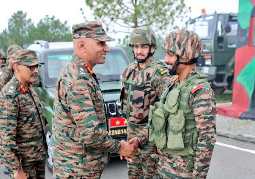 Lt Gen Pratik Sharma Inspects Anti-Infiltration Grid Strengthening North Kashmir Security