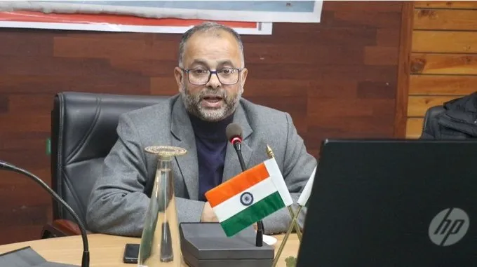 Director Agriculture assesses gusty wind damage at Lalmandi