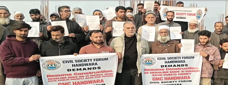Civil Society Forum stages protest, demands resumption of GMC Handwara construction