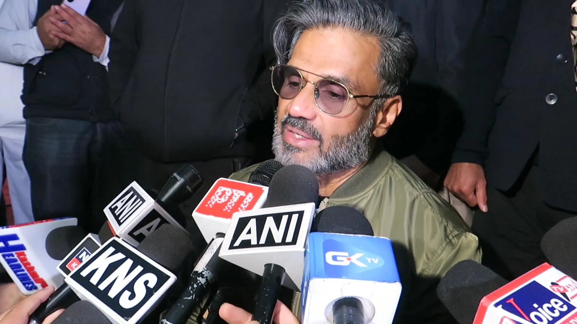 Cheering for participants, actor-entrepreneur Suniel Shetty bats for Kashmir tourism