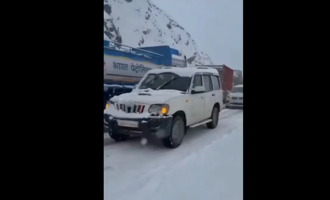 Fresh snowfall near Zojila Pass, overcast skies ease cold wave in Kashmir