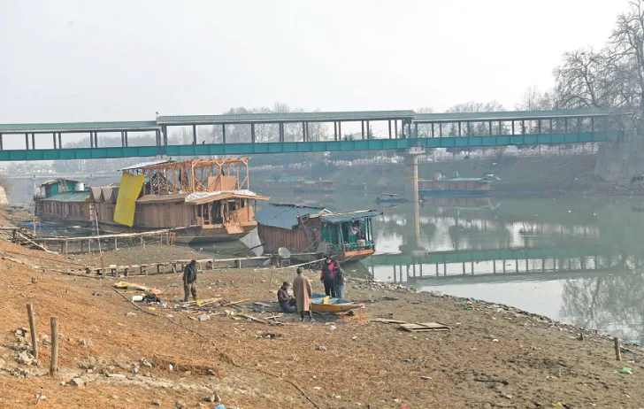 Western Disturbances line up over Kashmir; snowfall looms