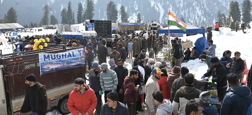 Dubjan winter carnival boosts tourism push in Shopian