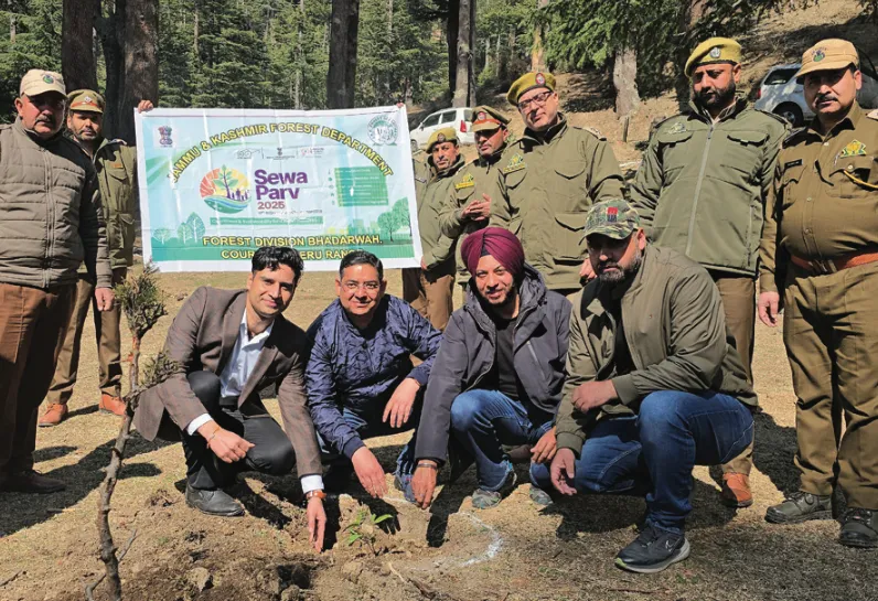 Forest Dept, locals plant 500 saplings in Bhaderwah