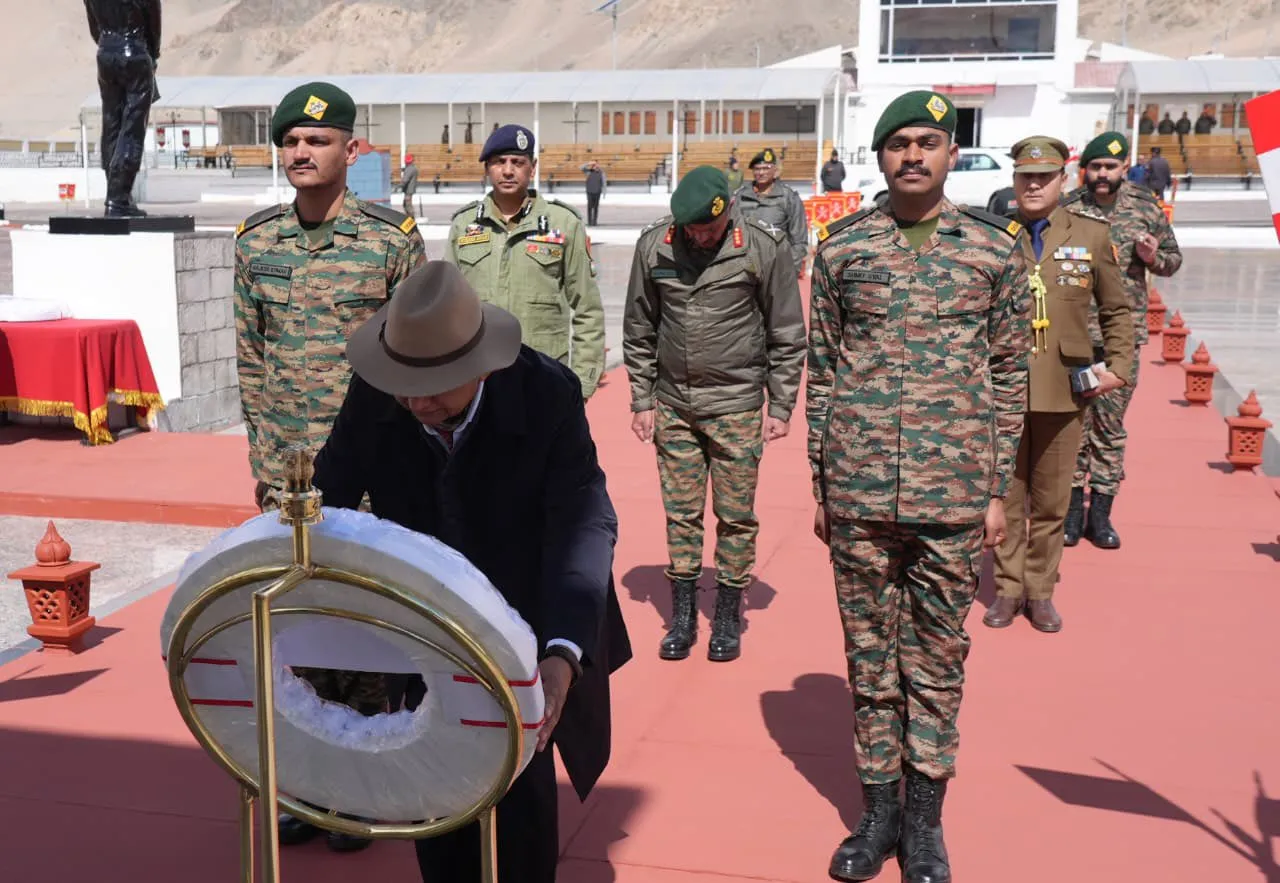 Ladakh LG visits Hall of Fame, commends valour of Indian Army